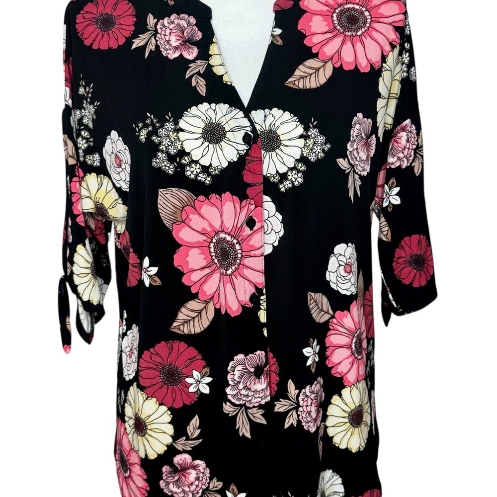 Ellen Tracy Floral Print Top - Black, Pink, White. Size Medium